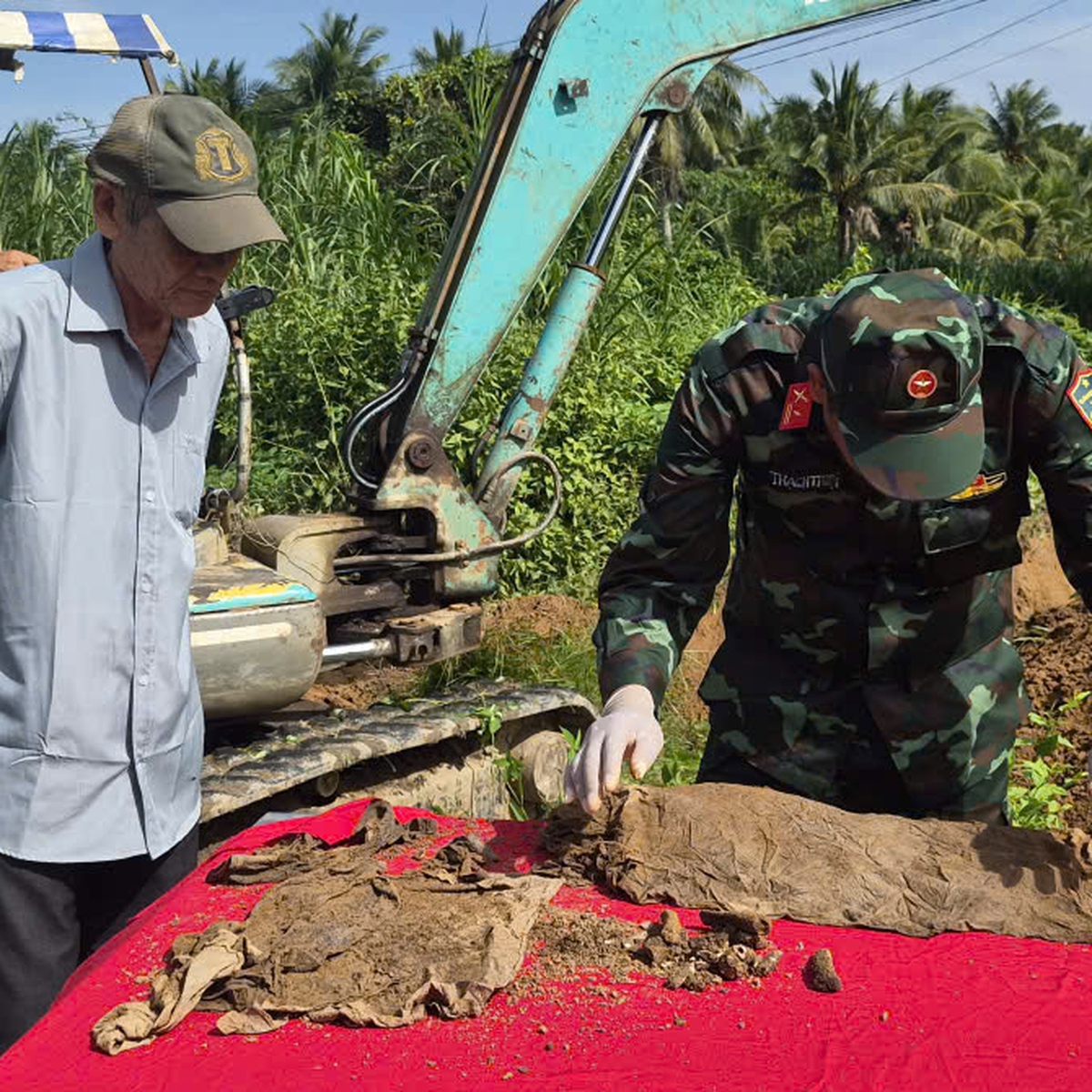 Vĩnh Long tiếp tục tìm kiếm khoảng 10 hài cốt liệt sĩ tại nghĩa trang tạm thời chiến