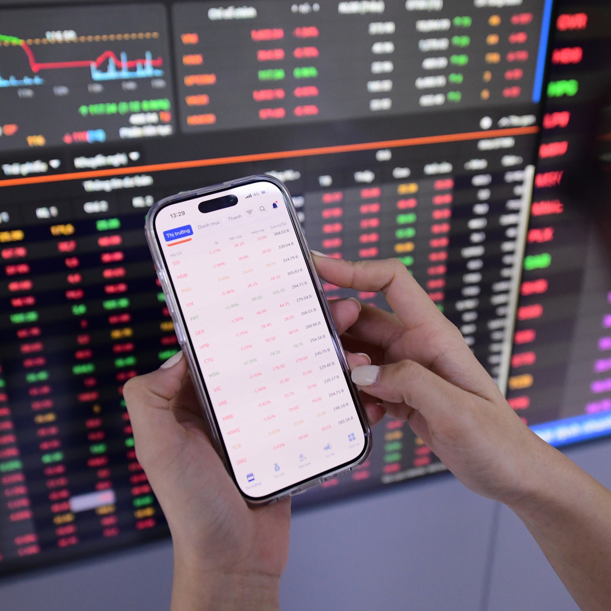 VN-Index suýt thủng mốc 1.800 điểm