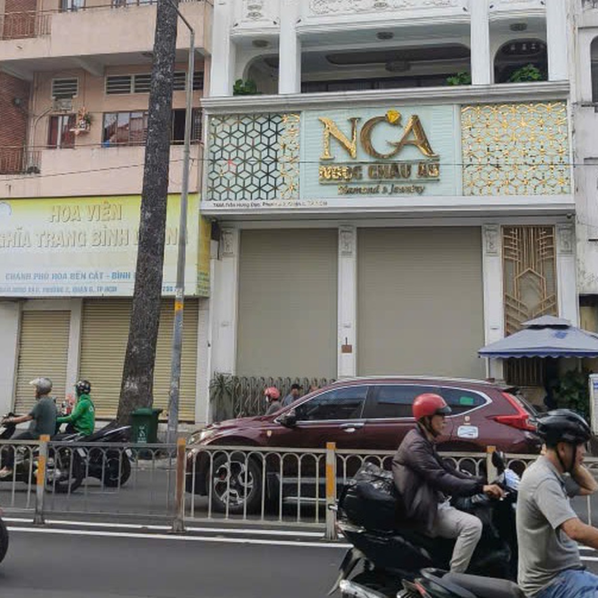Nhiều tiệm kim cương cửa đóng then cài sau thông tin khởi tố