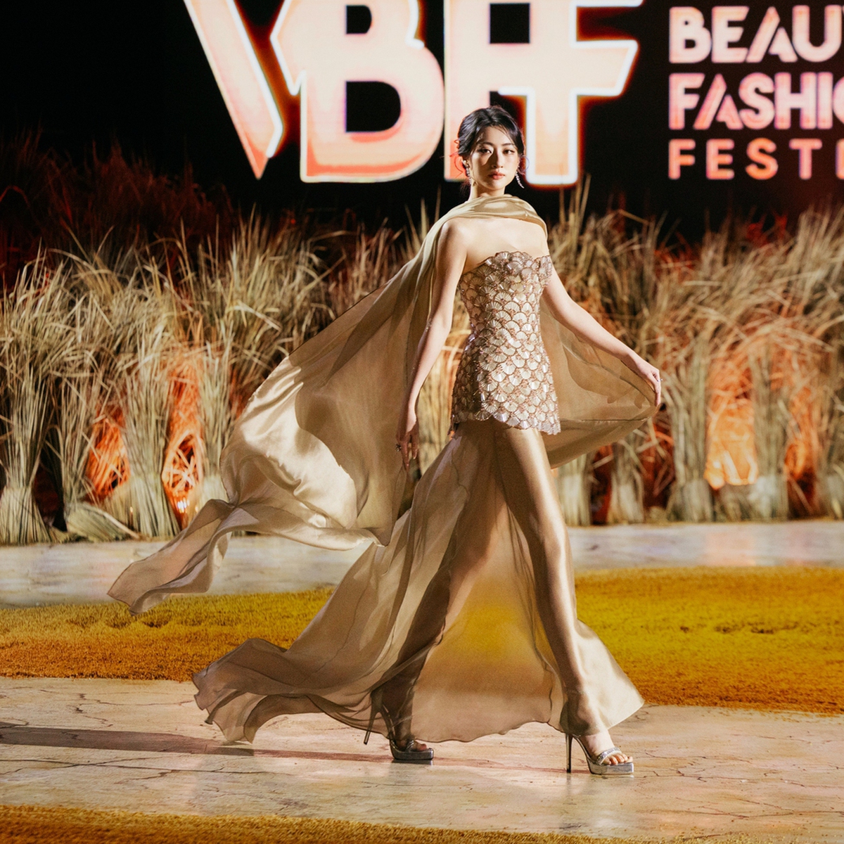 Vietnam Beauty Fashion Fest mang cả mùa gặt lên sàn diễn