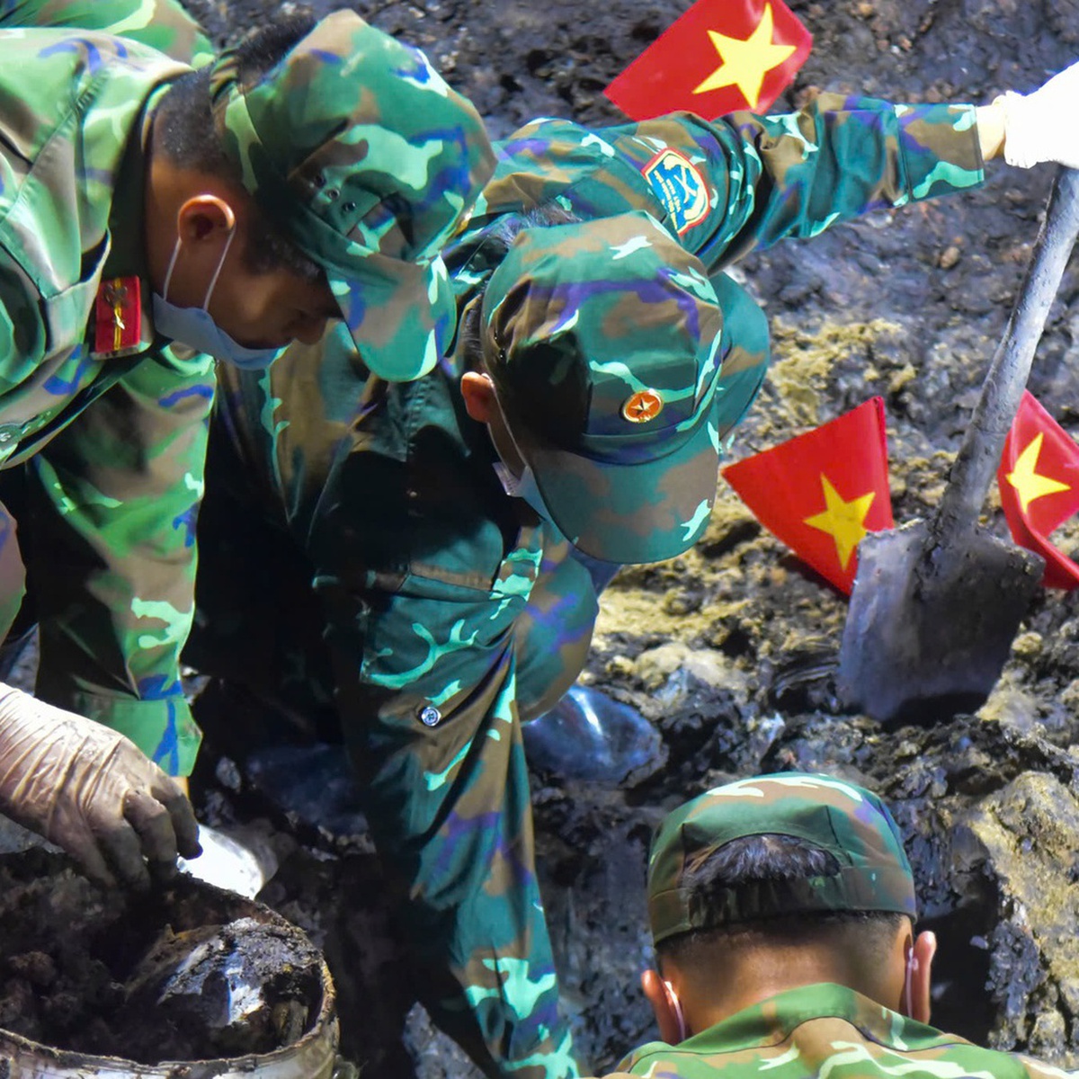 Nhiều hài cốt liệt sĩ nguyên vẹn được tìm thấy ở công viên Lê Thị Riêng, rãnh mộ đã dài khoảng 40m