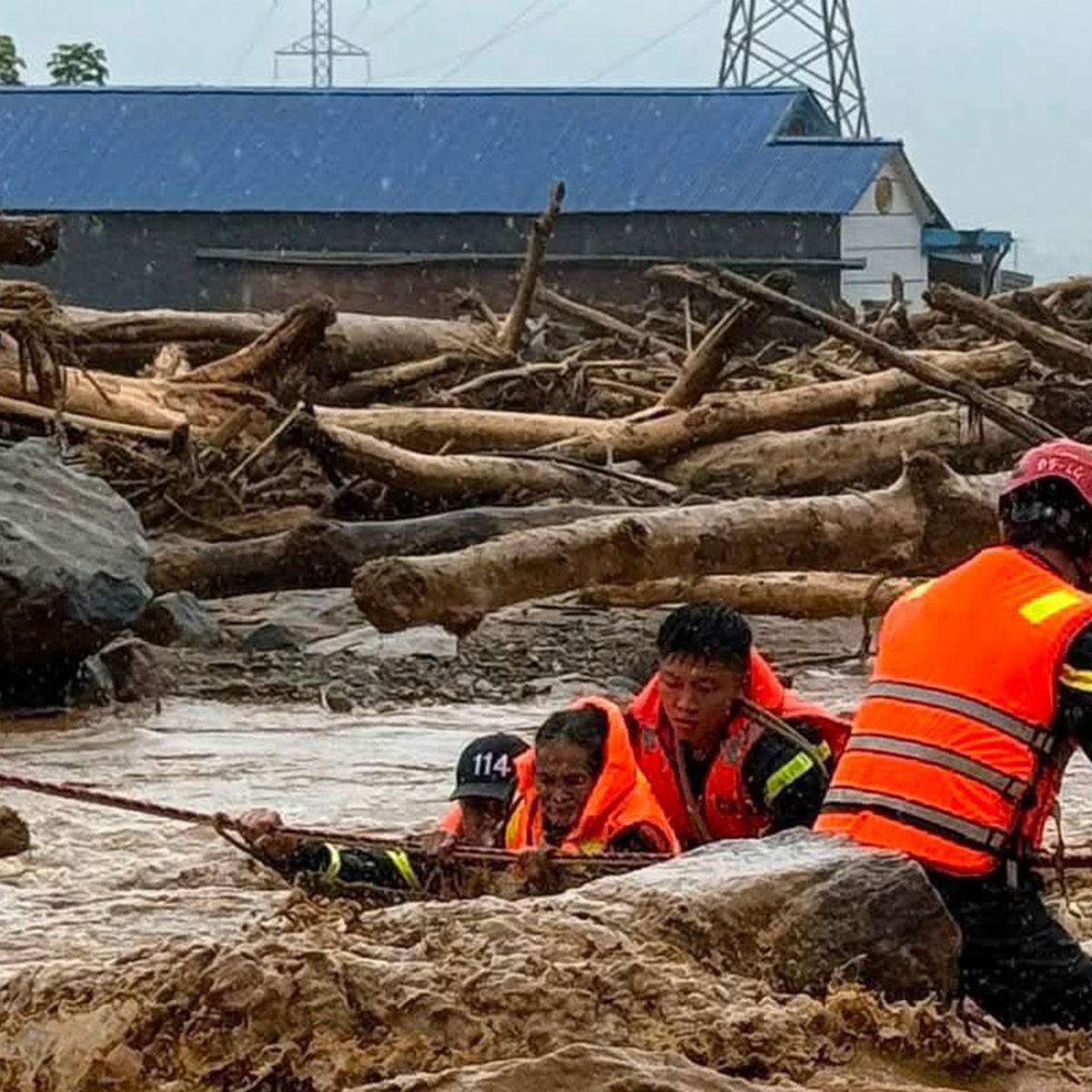 Mưa lũ ở Mường Than khiến 6 người nghi mất tích, 1 người chết