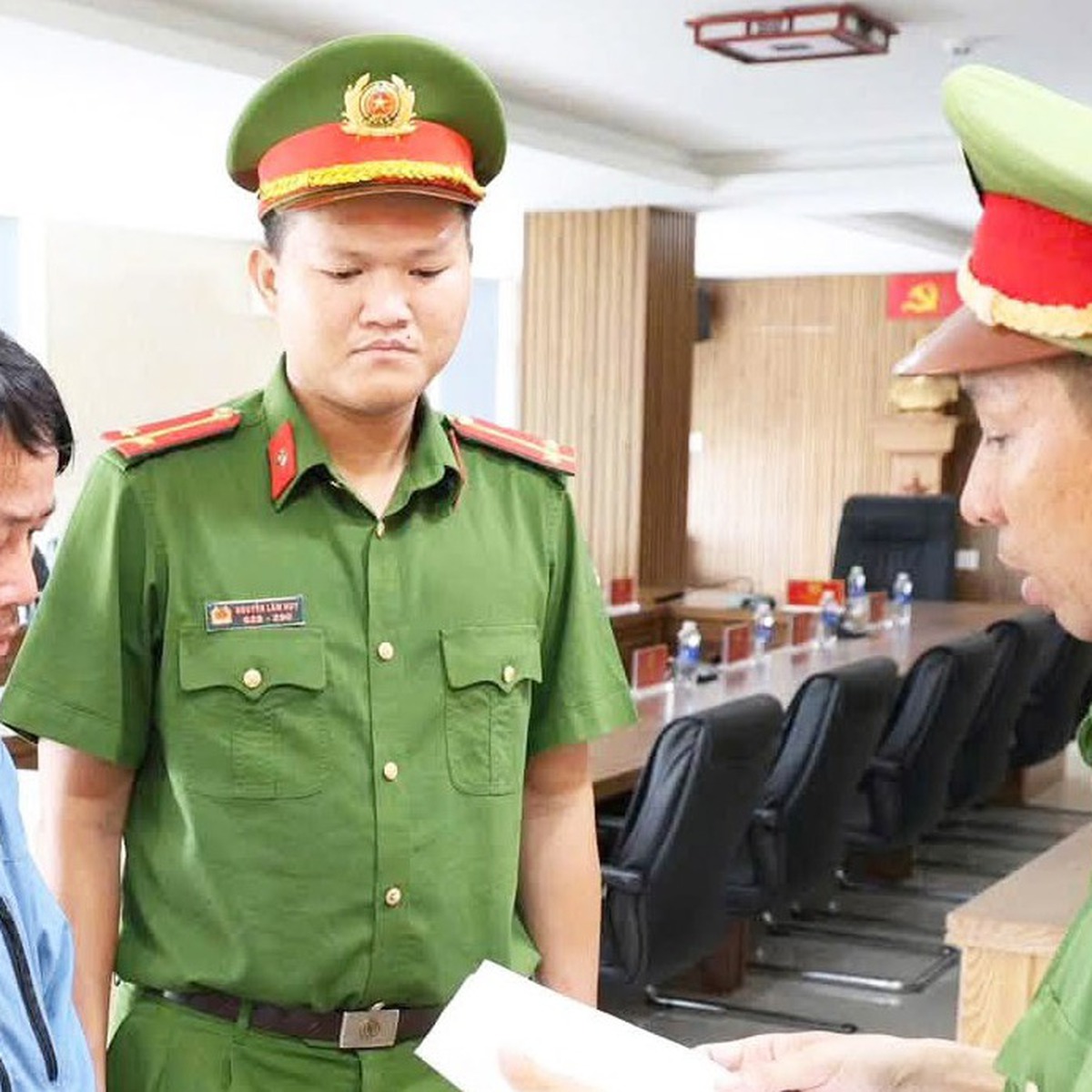 Đà Nẵng bắt cựu chuyên viên Phòng Giáo dục huyện vi phạm đấu thầu