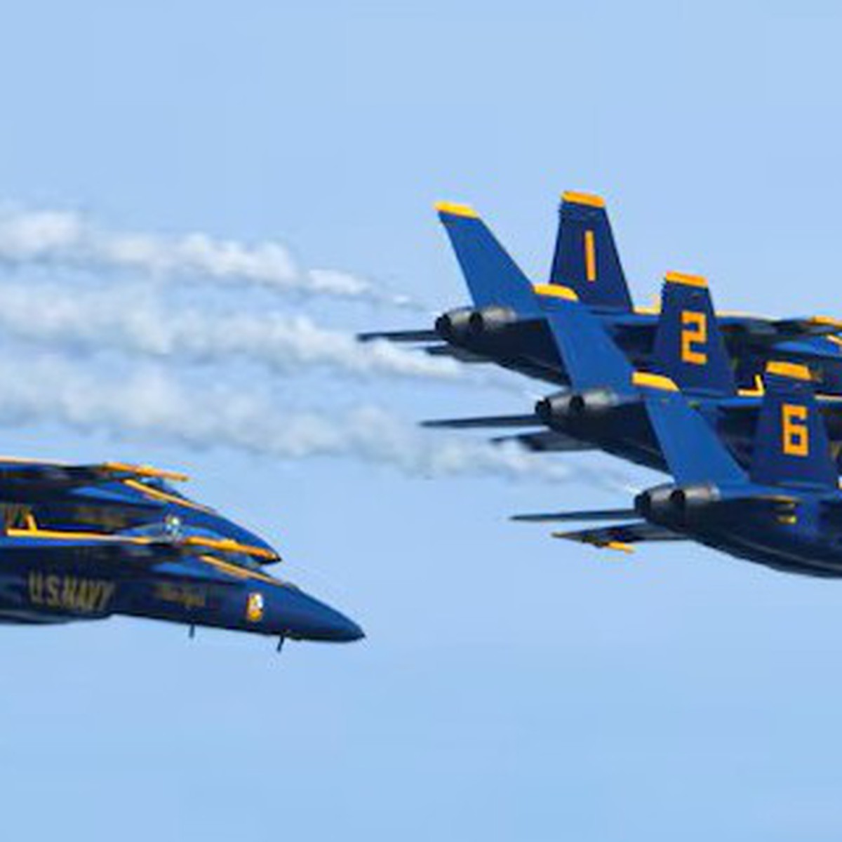 Bộ trưởng Hegseth bênh vực phi công Blue Angels sau vụ bay thấp ở Florida
