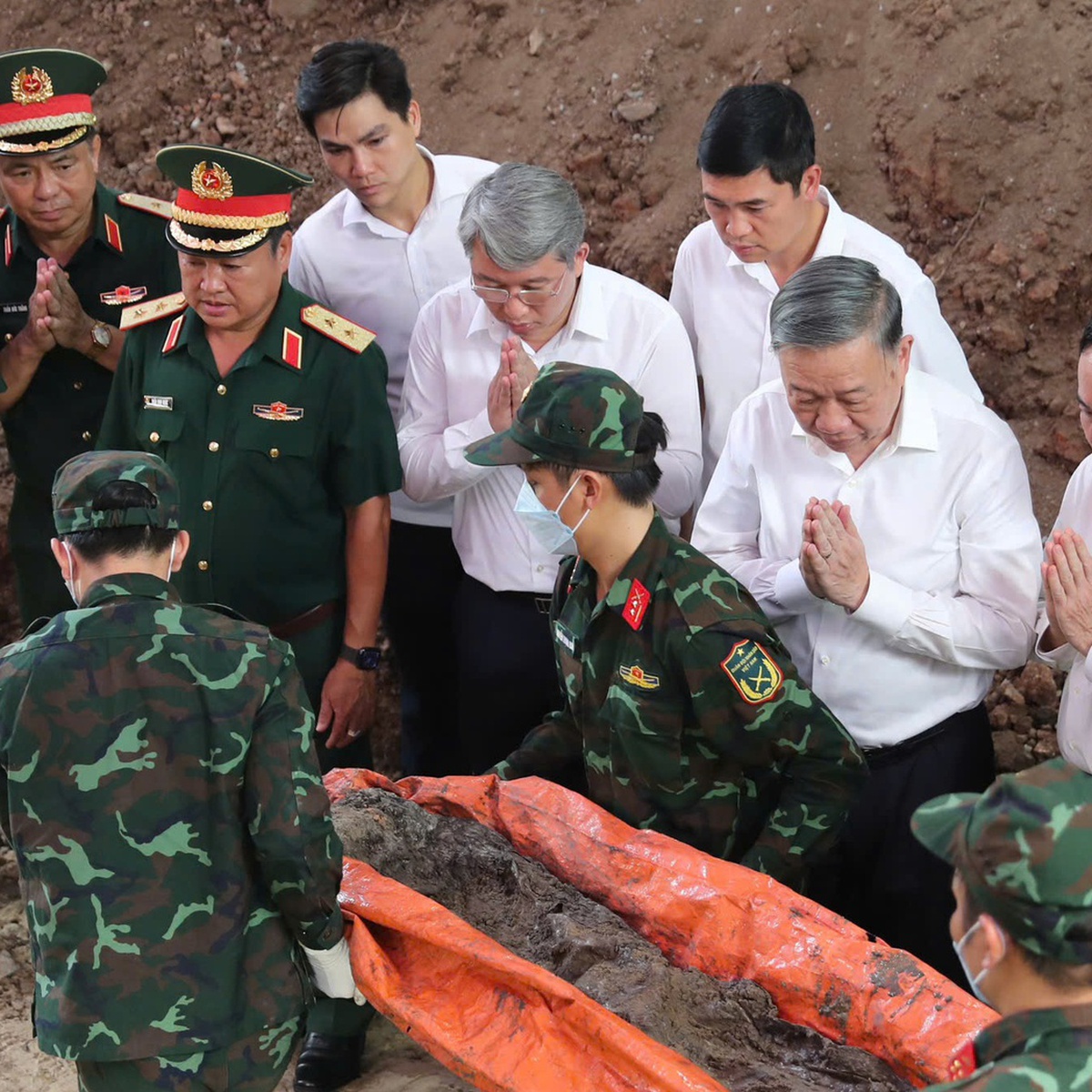 Tổng Bí thư, Chủ tịch nước Tô Lâm xúc động khi nghĩ về '58 năm các liệt sĩ lặng lẽ yên nghỉ trong lòng đất mẹ'