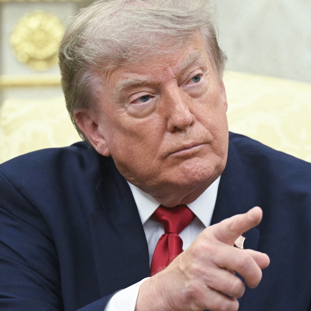 Ông Trump dọa tăng thuế Canada vì khói cháy rừng tràn sang Mỹ