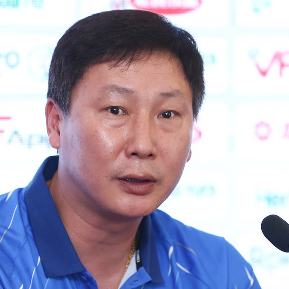 HLV Kim Sang Sik lên tiếng về 'phản ứng khó chịu' giữa Đình Bắc và Xuân Son
