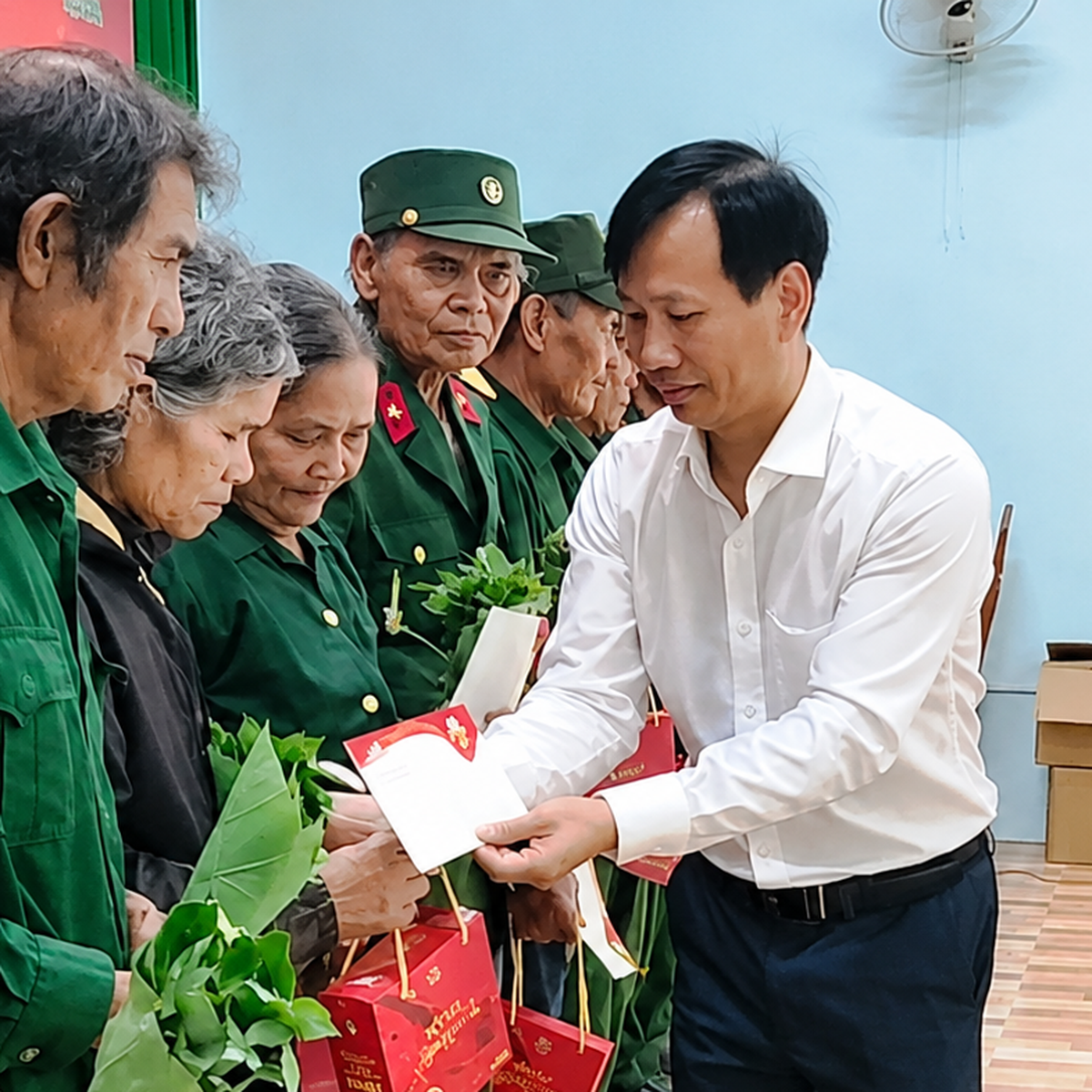 Trao 18.550 cây sâm Ngọc Linh tri ân người có công