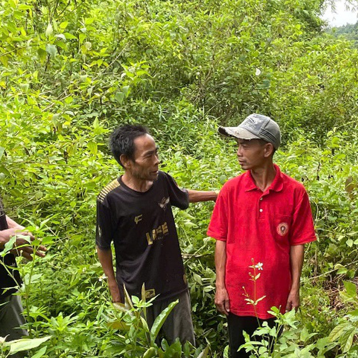 Thêm người Lào báo tin mộ nữ liệt sĩ Việt Nam trên đất rẫy
