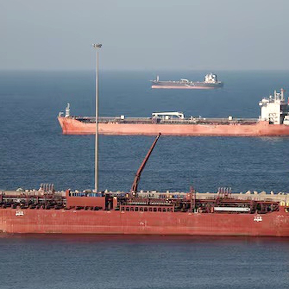 Oman đề xuất cùng Iran quản lý eo biển Hormuz