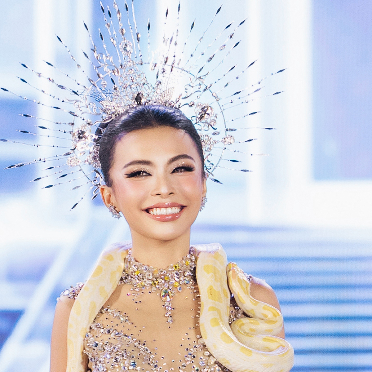 Bán kết Miss Grand Vietnam 2026: Mang trăn, dựng đám cưới miền Tây