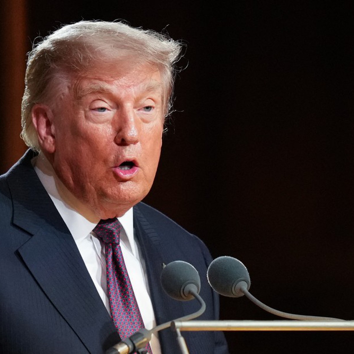 Ông Trump lại tuyên bố sẽ đánh Iran 'tả tơi'