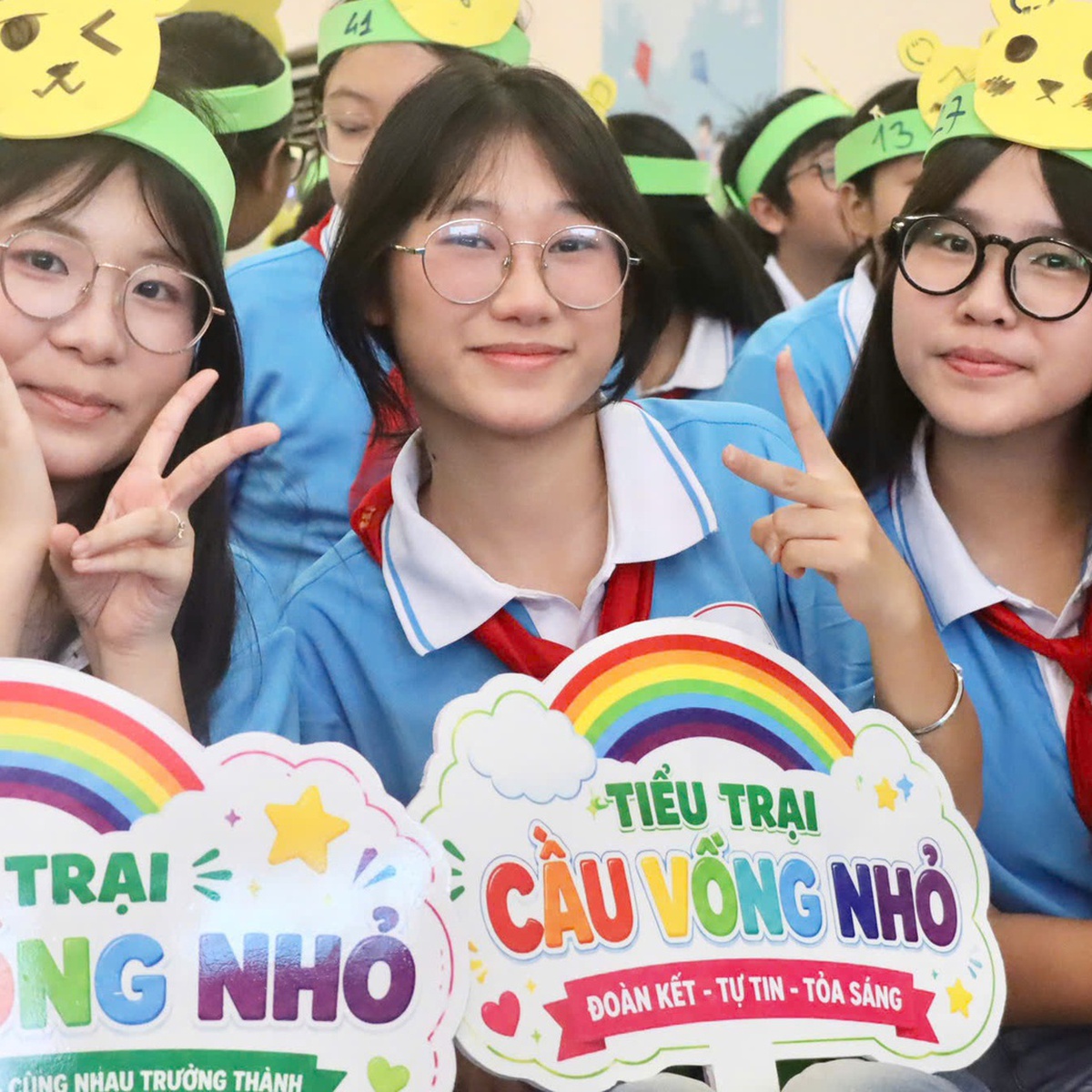 Con công nhân, người lao động vui chơi, kết bạn ở Trại hè Thanh Đa
