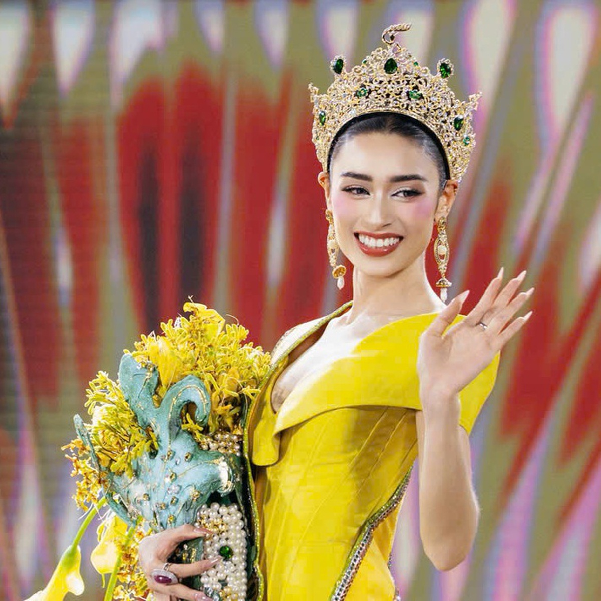 Emoura Phạm đăng quang Miss Grand Vietnam 2026 sau màn trình diễn gây tranh cãi