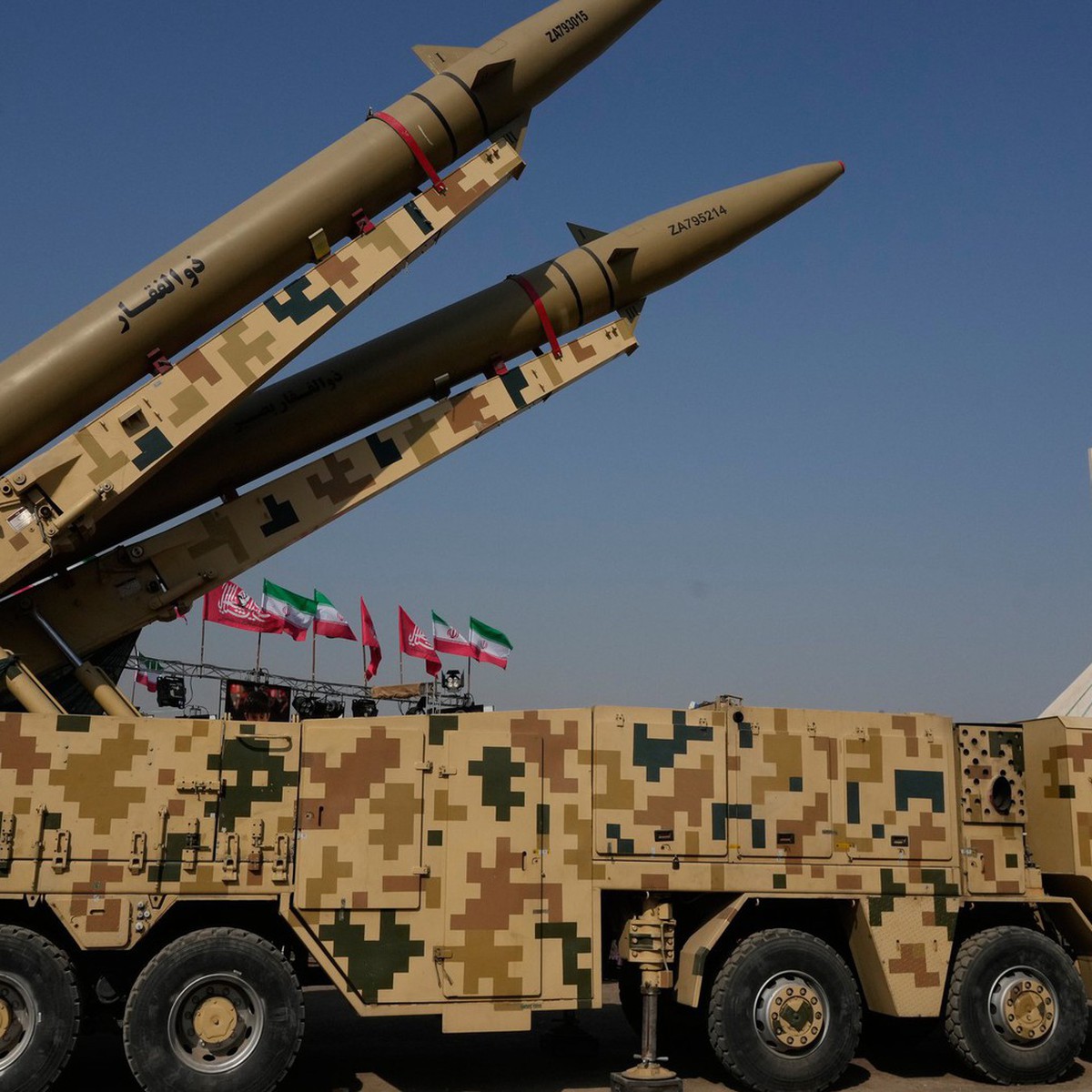 Iran tấn công căn cứ quân sự Mỹ ở Kuwait, Bahrain