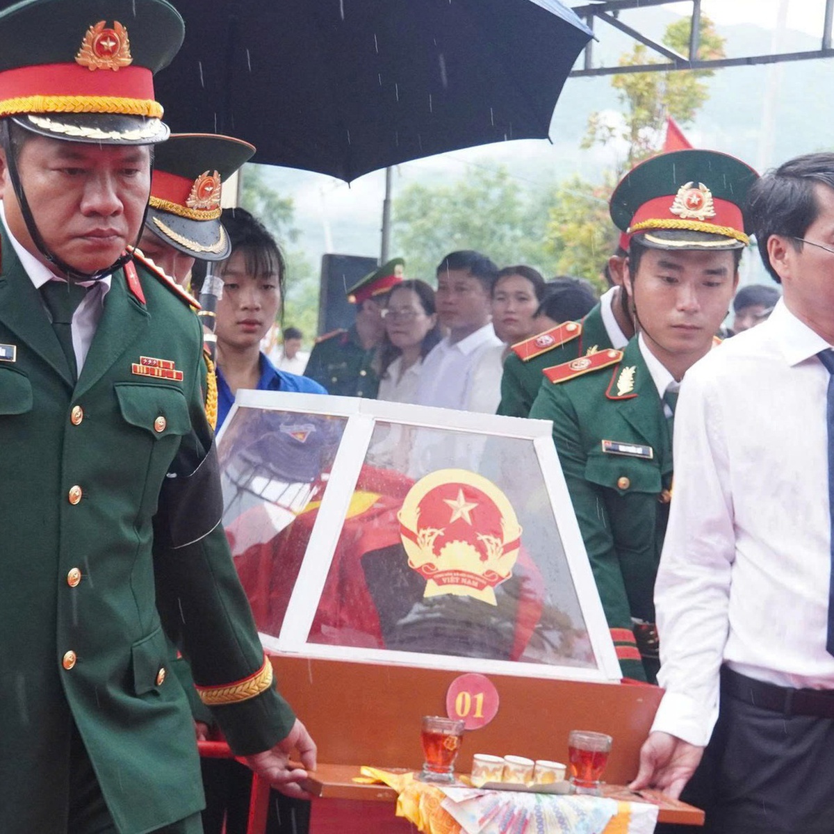 Thêm 4 liệt sĩ tìm thấy ở hang Đá Sập được an táng