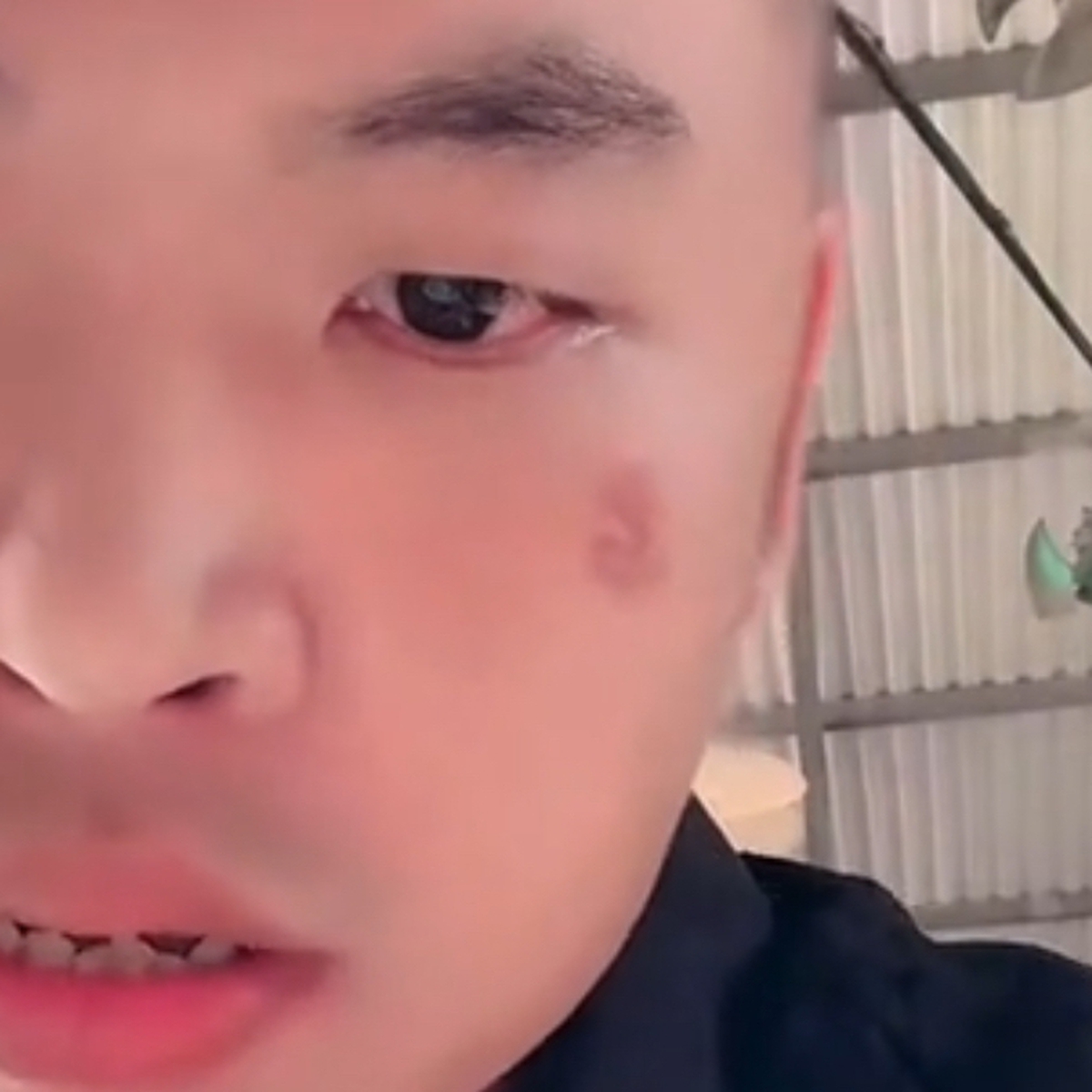 Công an làm việc với Khánh Sky sau vụ đến nhà TikToker Vua Quạt livestream chửi bới, thách thức