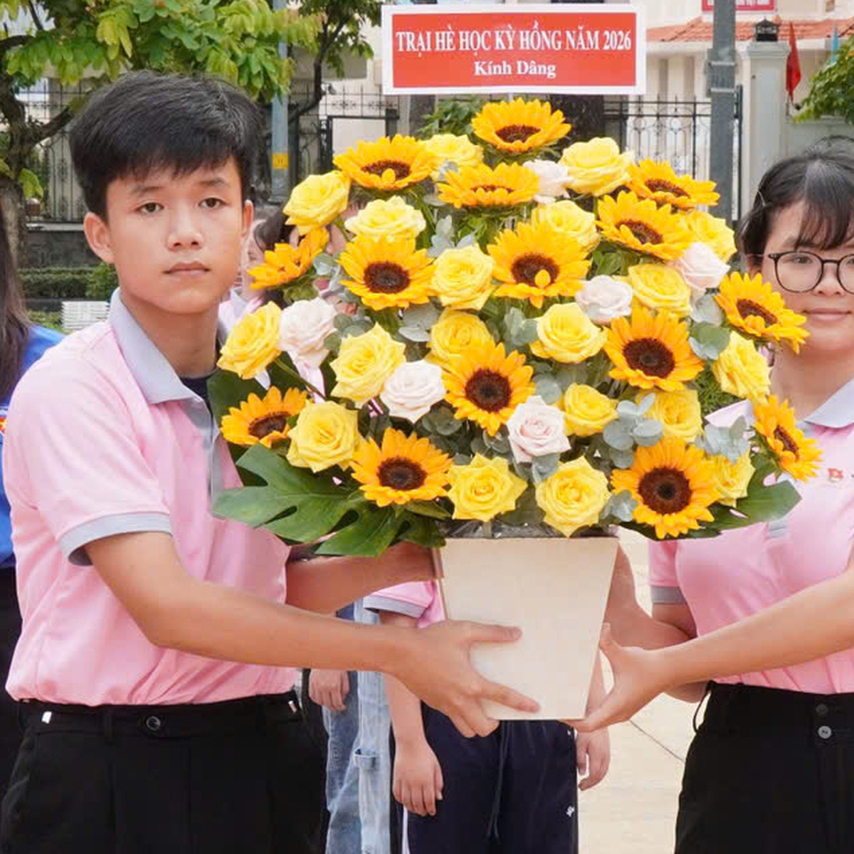 Học kỳ hồng cho 99 con em công nhân viên, người lao động