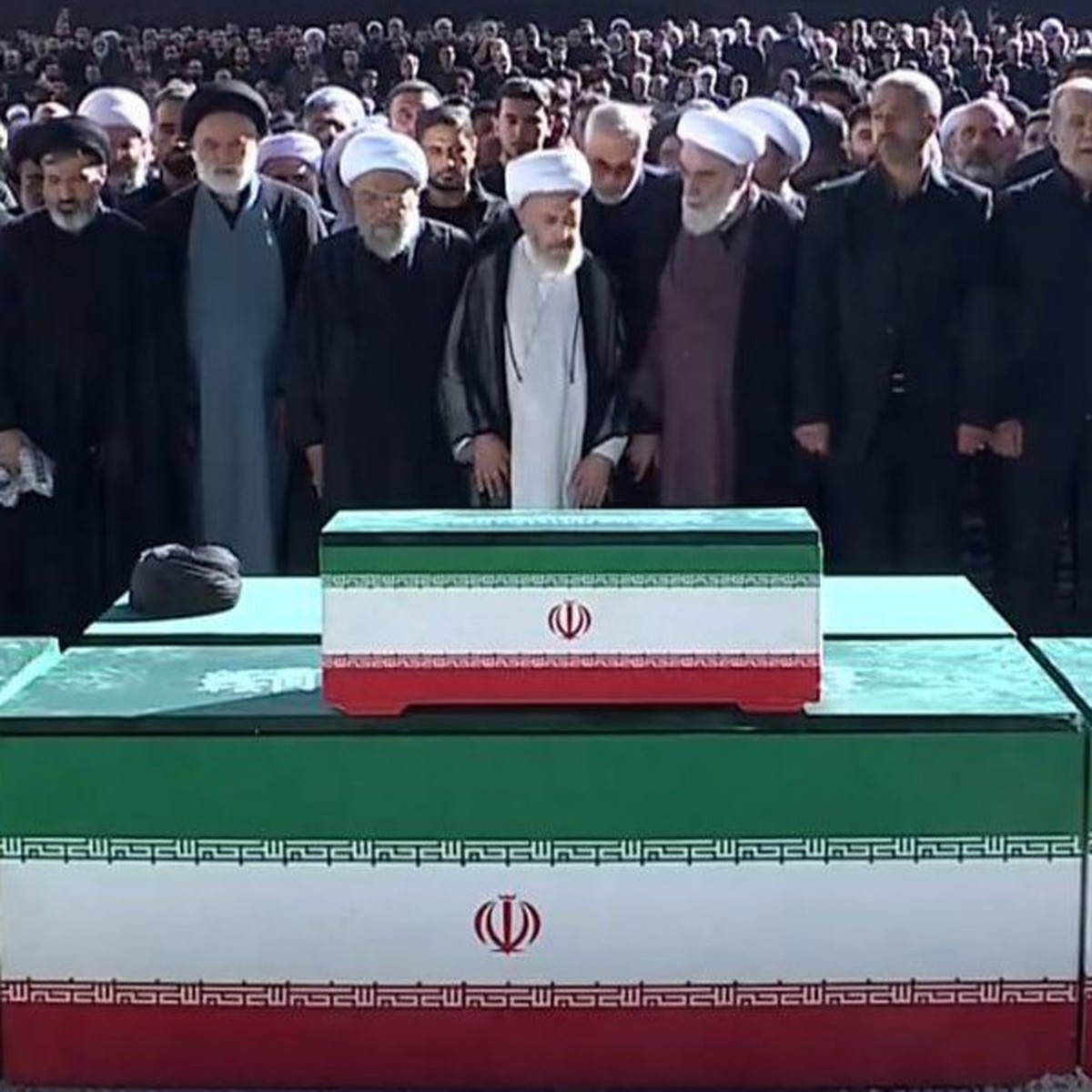 Ba con trai ông Ali Khamenei xuất hiện trong tang lễ của cha