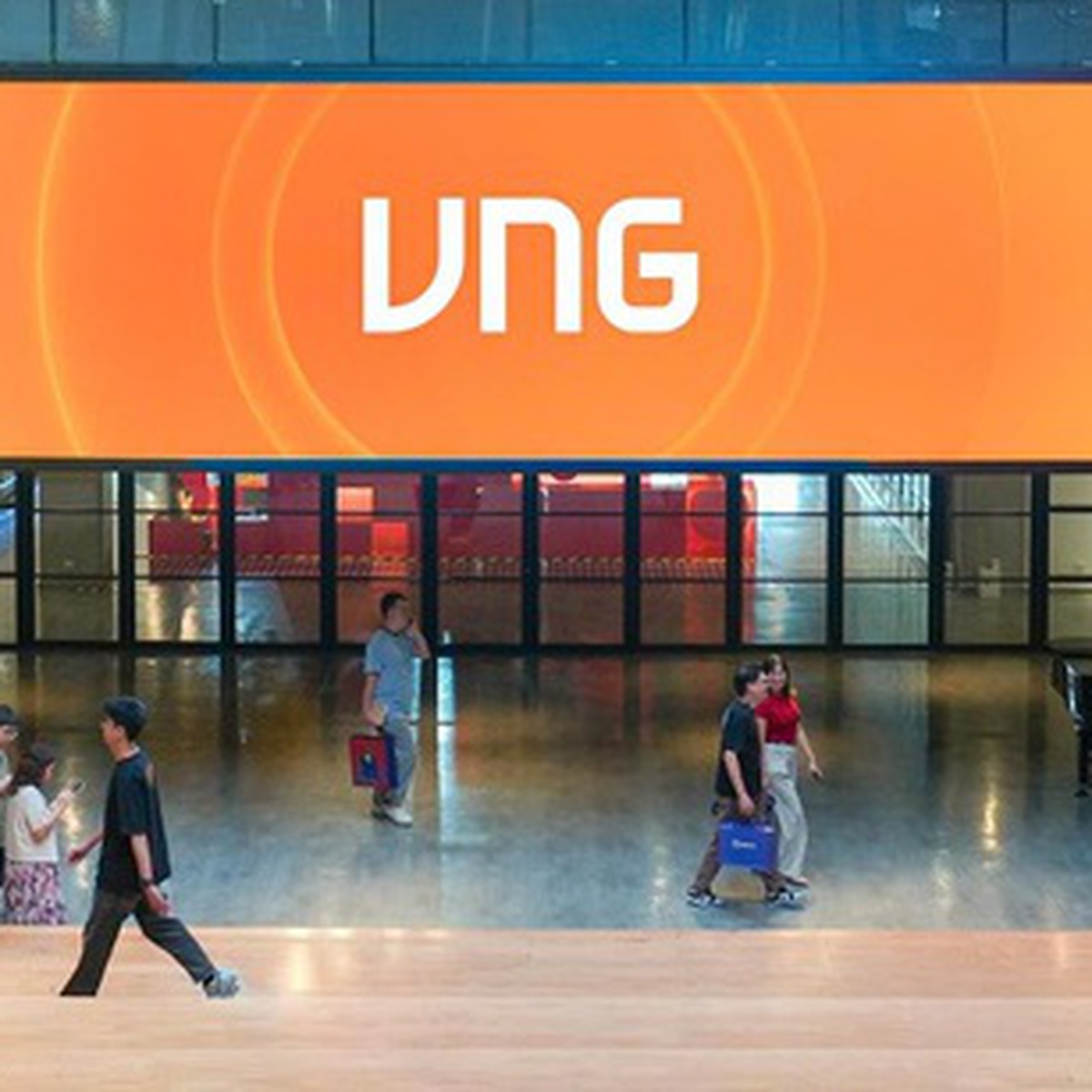 Cổ phiếu VNZ lên cao nhất gần 2 năm, PNJ vẫn giảm sàn