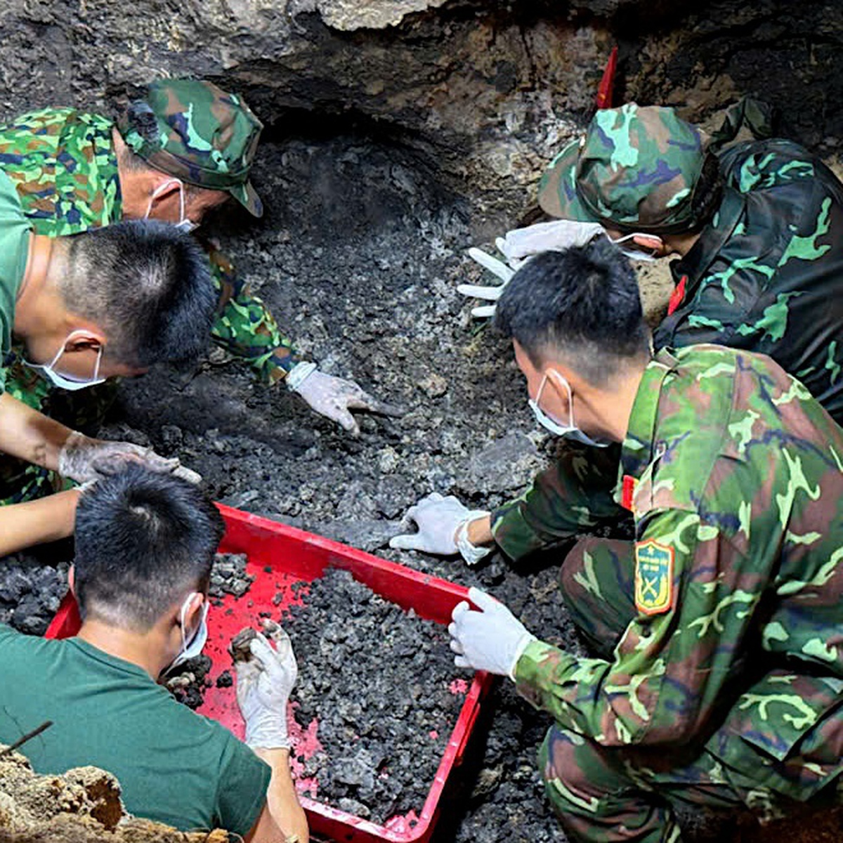 Ngày 8-7: Tập trung mở rộng vị trí tìm kiếm tại công viên Lê Thị Riêng, chưa tìm thêm hài cốt liệt sĩ