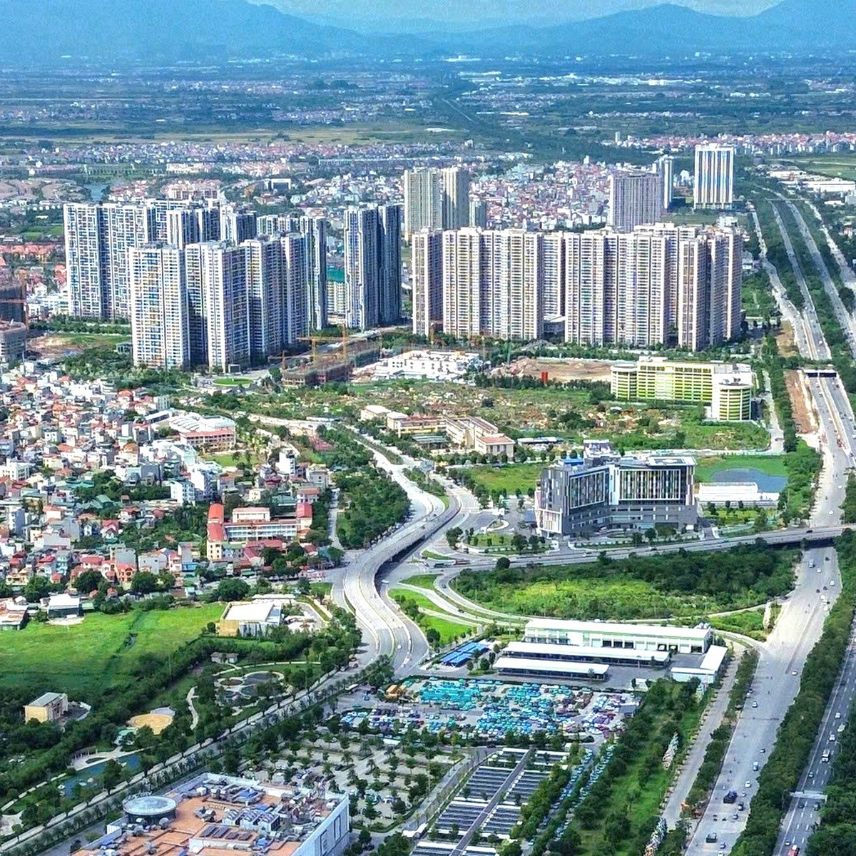 Hà Nội rào chắn đường gom Đại lộ Thăng Long đến hết năm 2026 để thi công