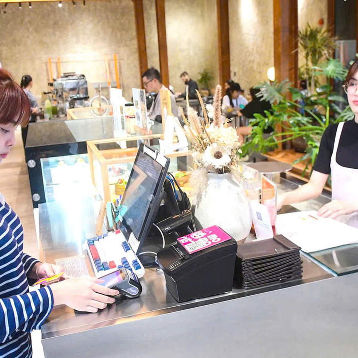 Cử tri TP.HCM kiến nghị nâng ngưỡng chịu thuế hộ kinh doanh lên 3 tỉ đồng, Bộ Tài chính nói gì?