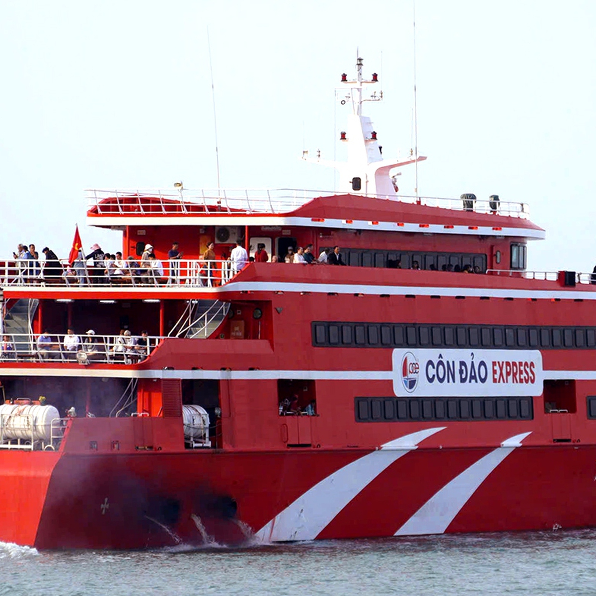 Gặp sự cố bất ngờ, tàu cao tốc Vũng Tàu - Côn Đảo phải quay đầu