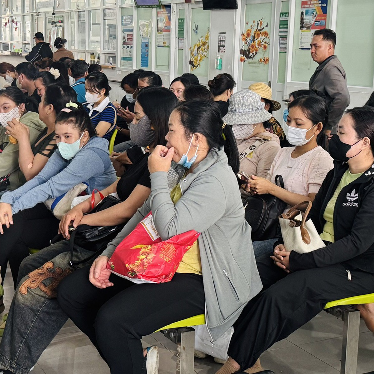 Bệnh viện Chợ Rẫy cảnh báo người bệnh về dịch vụ bốc số khám bệnh nhanh