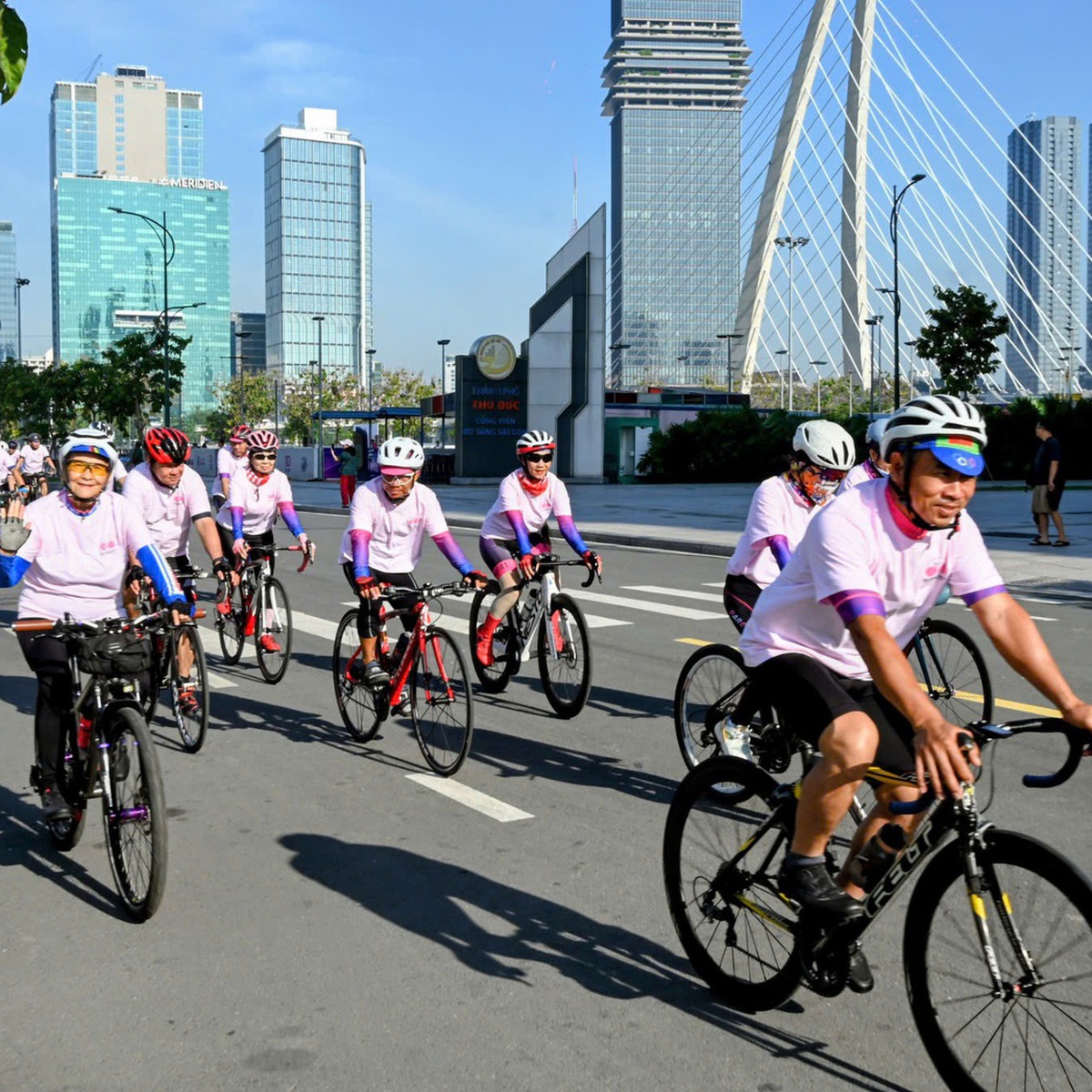 Saigontourist Group lần đầu tổ chức Ngày hội Xe đạp vì cộng đồng, trao 51 xe đạp cho học sinh vượt khó