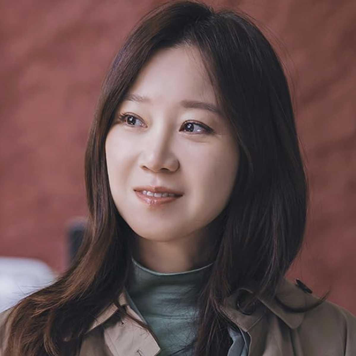 Sát thủ nội trợ gây sốt, Gong Hyo Jin 'sống hai cuộc đời'