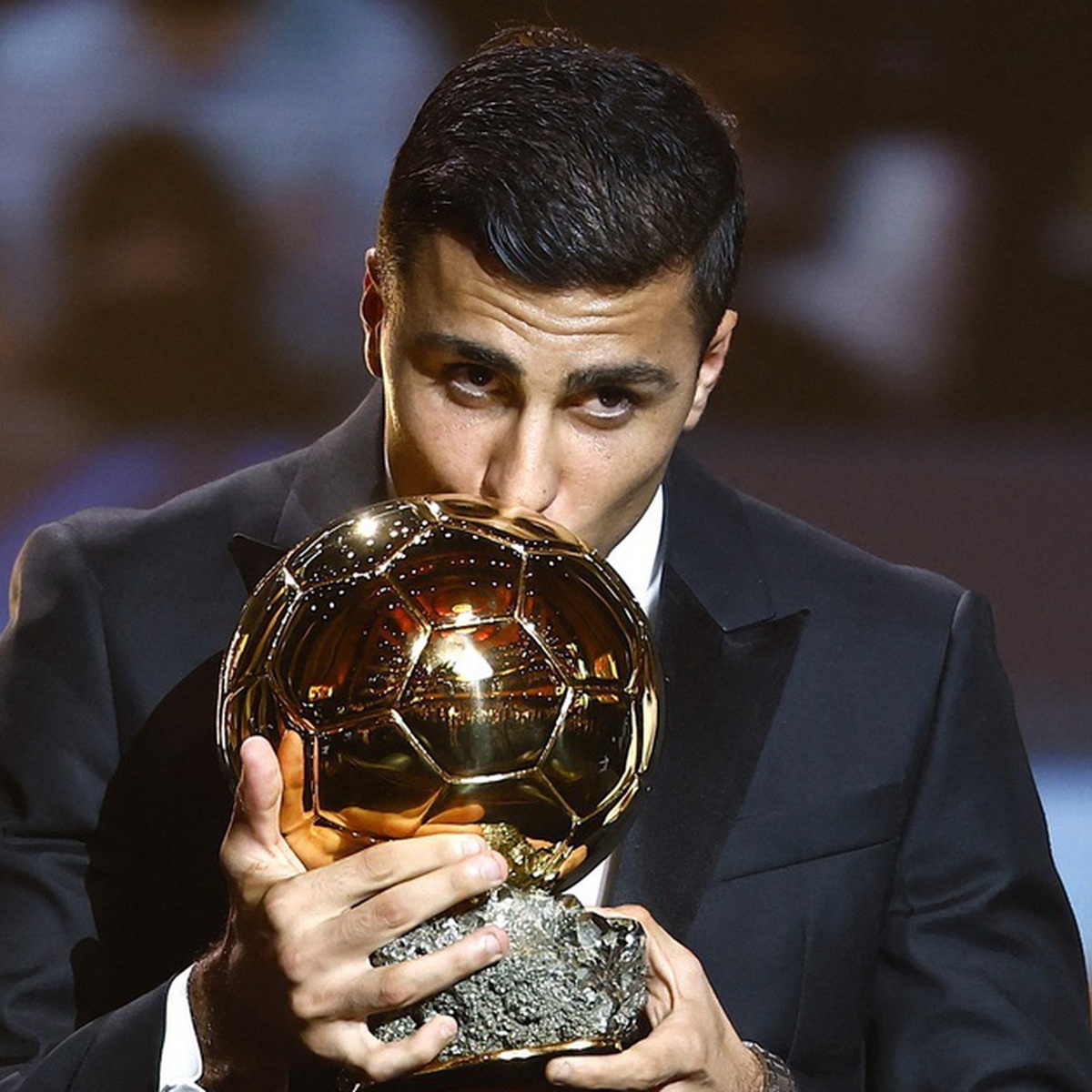 HLV Mourinho tiết lộ lý do Real Madrid hụt Rodri vào tay Barca