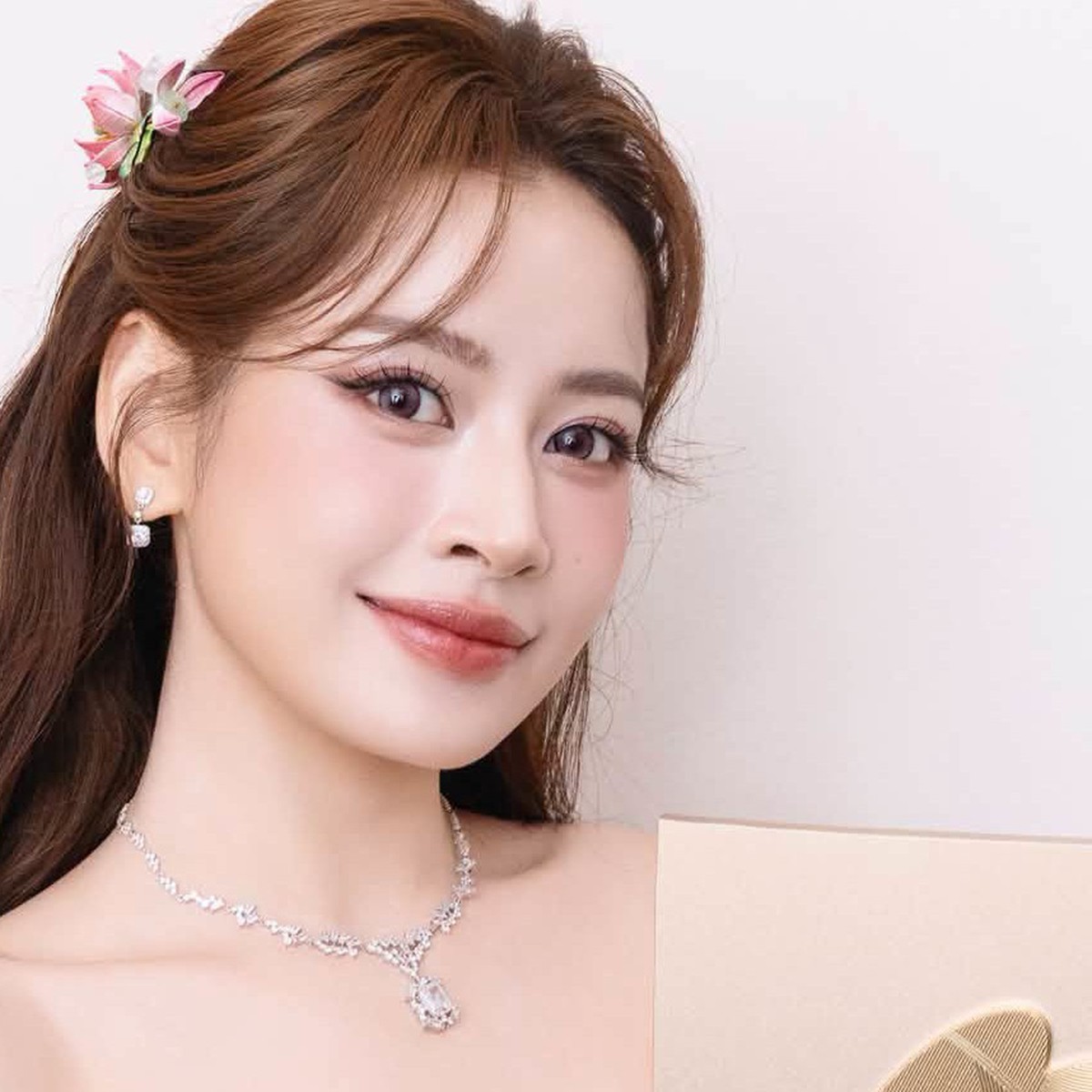 Chi Pu đoạt giải 'Nghệ sĩ có sức hút sân khấu toàn diện' tại Weibo Gala