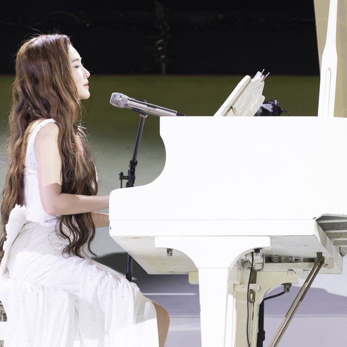Hương Tràm đệm piano song ca cùng Phan Mạnh Quỳnh tại Phao cứu sinh Concert 2026
