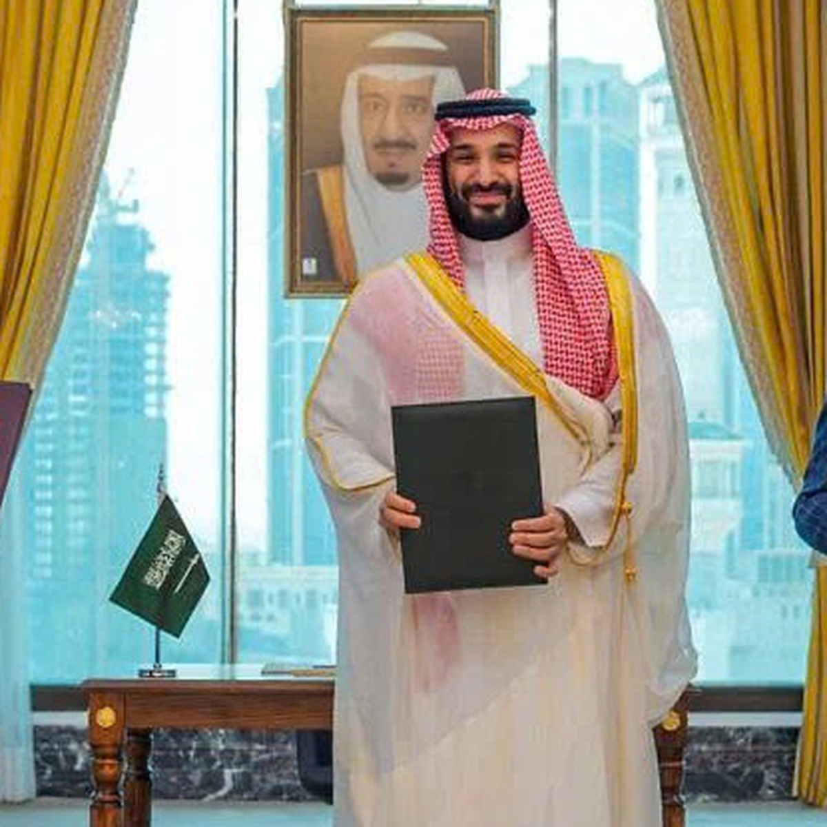 Hiệp ước Mecca: 'Cú bắt tay' lịch sử có đủ sức thay thế chiếc ô an ninh Mỹ?