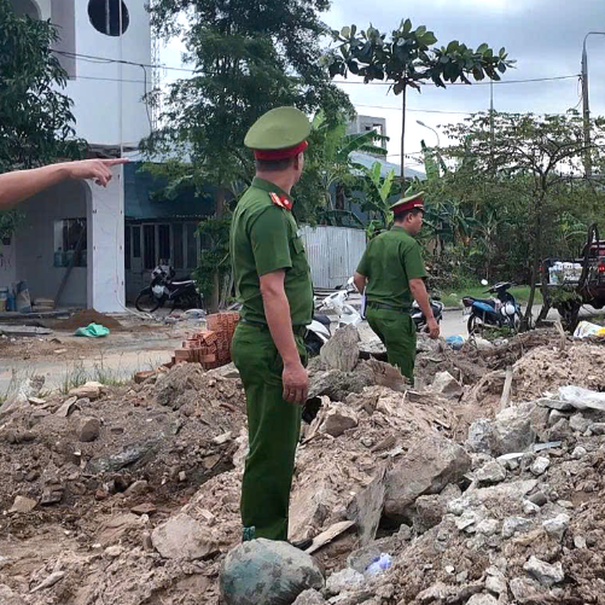 Báo tin đổ rác bậy, nhận thưởng 1 triệu đồng