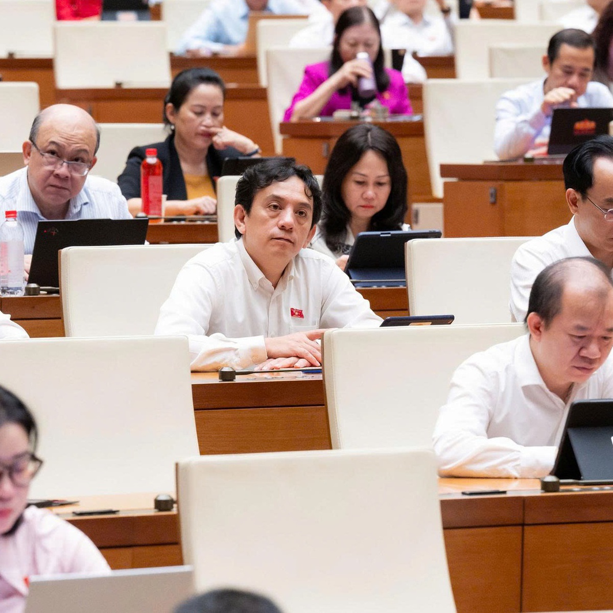 Tin tức sáng 21-8: Quốc hội bàn định hướng sửa Luật Đất đai; Nguy cơ quá tải do bệnh sốt xuất huyết
