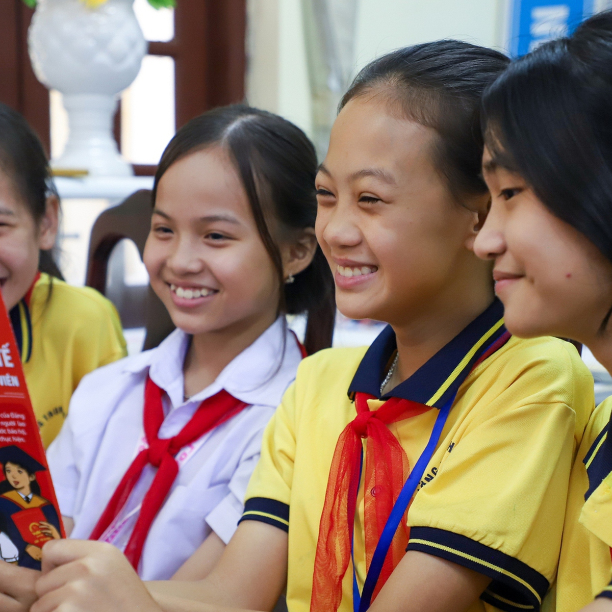 Phụ huynh cần kiểm tra ngay giá trị thẻ bảo hiểm y tế của con