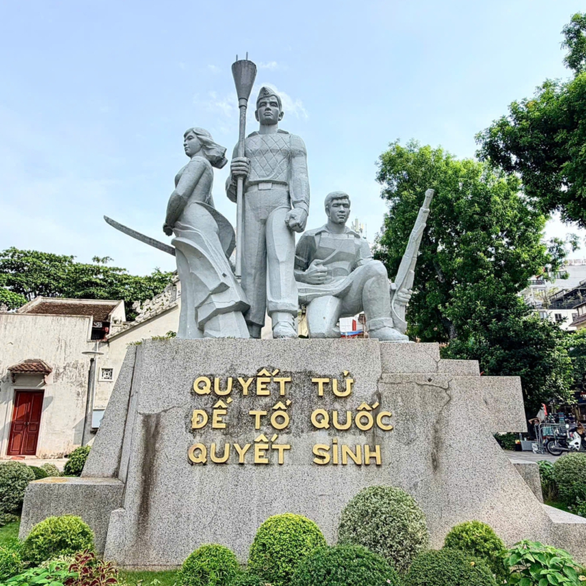 Di chuyển tượng đài 'Quyết tử để Tổ quốc quyết sinh' ở khuôn viên Đền Bà Kiệu về Bộ Tư lệnh Thủ đô