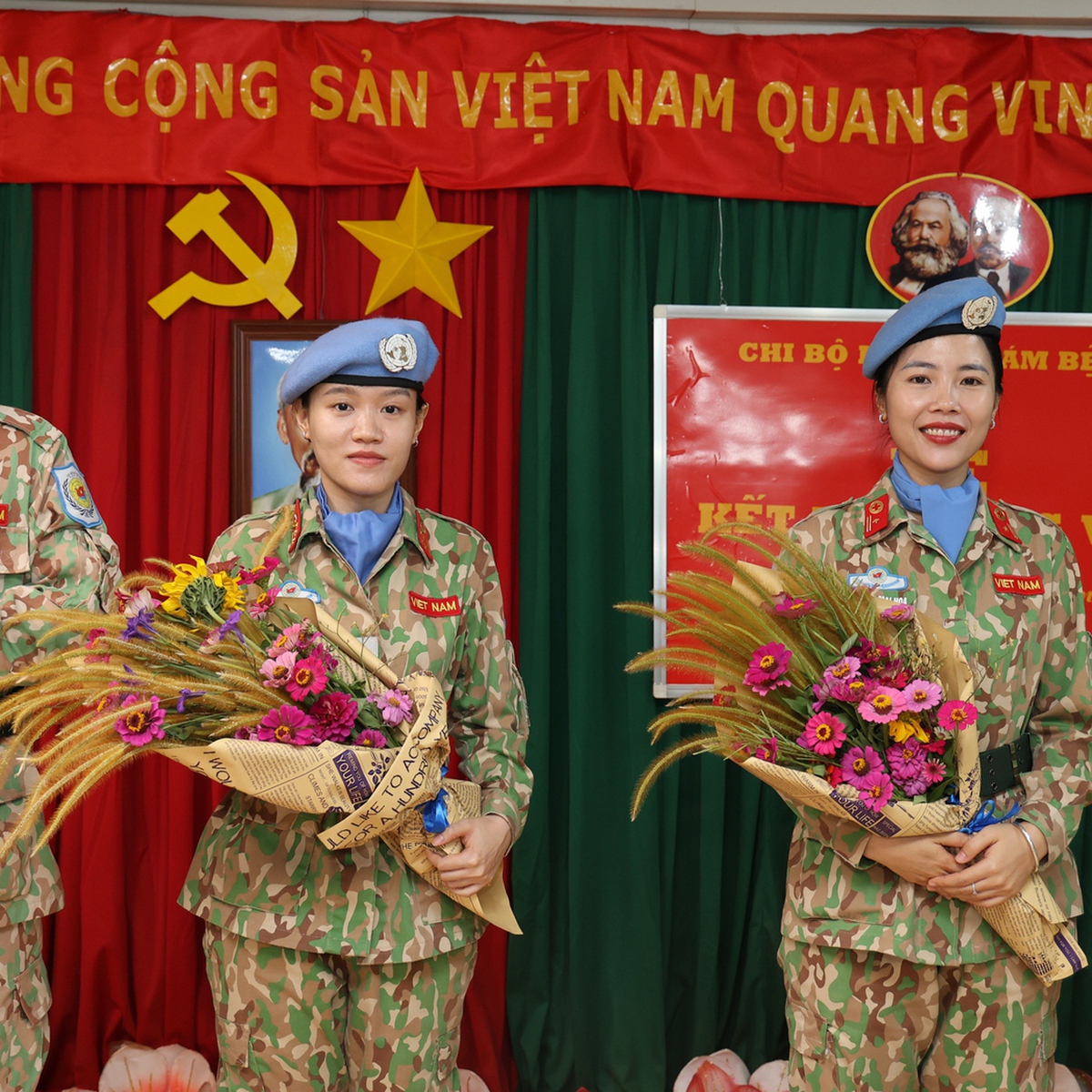 Lễ kết nạp Đảng đặc biệt nơi cách Tổ quốc 10.000 km của hai nữ quân nhân