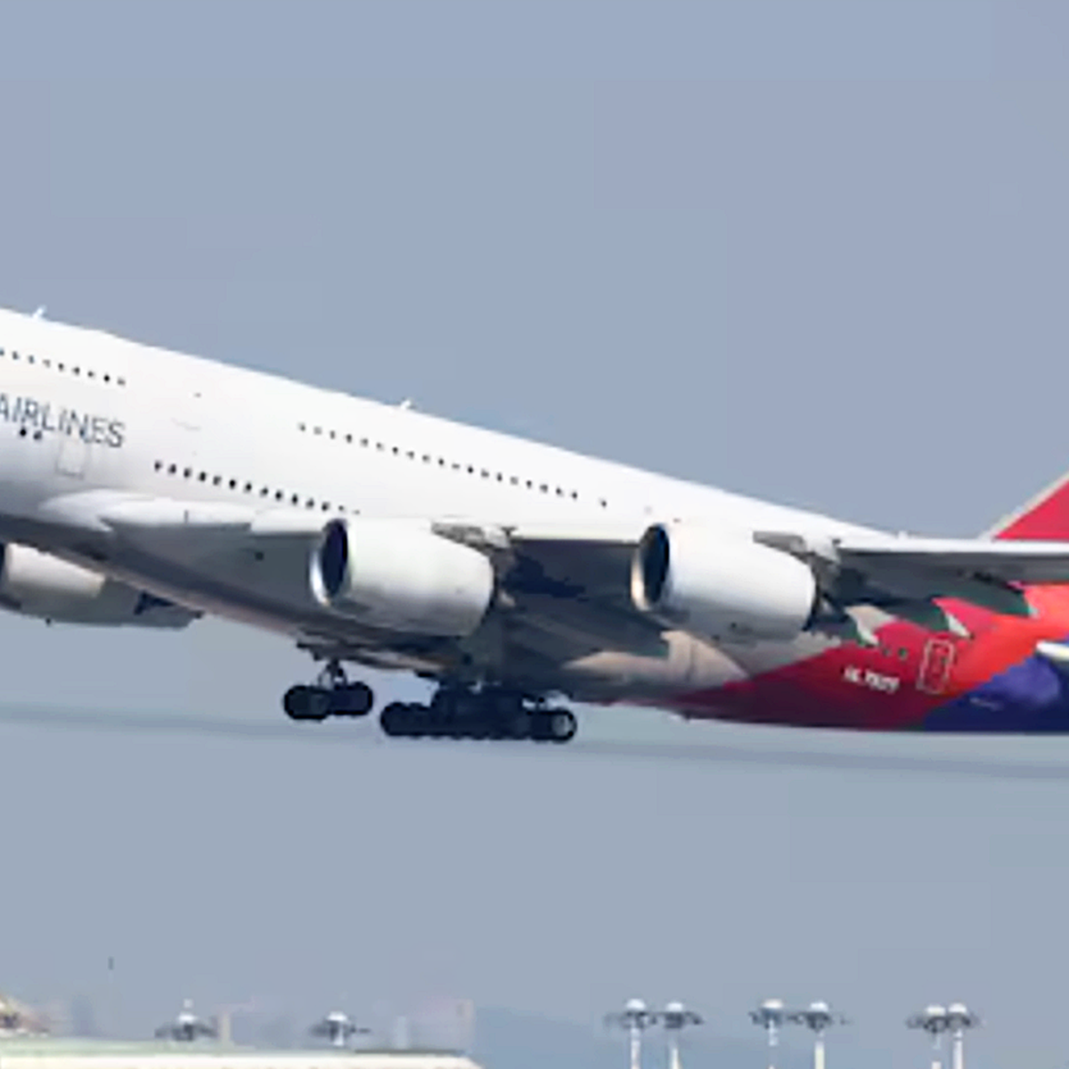 Hành khách kiện Asiana Airlines đòi 100 triệu USD sau khi bị Việt Nam từ chối nhập cảnh