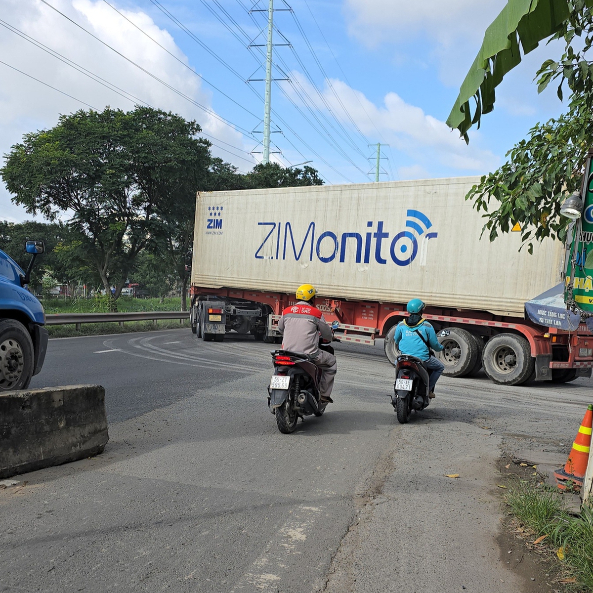 Nhiều bãi xe container vẫn hoạt động sai quy định trên đường Võ Chí Công