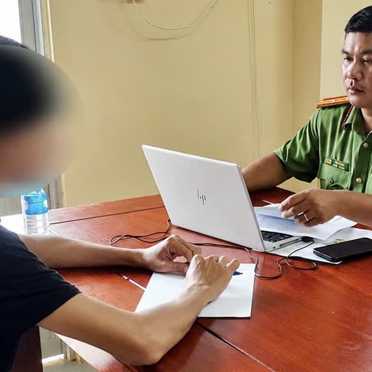 Qua Campuchia làm mất hộ chiếu, không khai báo mà trốn theo đường mòn về lại