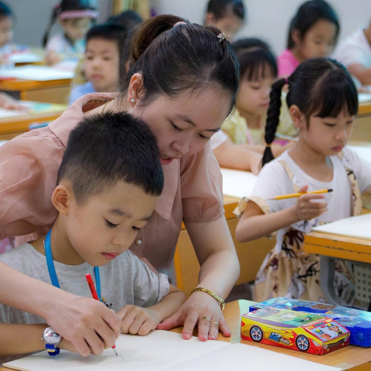 Lộ trình miễn phí sách giáo khoa trên toàn quốc ra sao?
