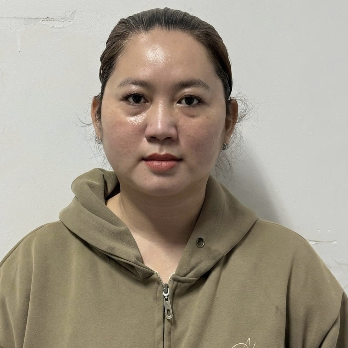 Dựng chuyện đi chuyên cơ chở 90 tỉ ra Côn Đảo nhưng bị tạm giữ để lừa tiền của nhiều người