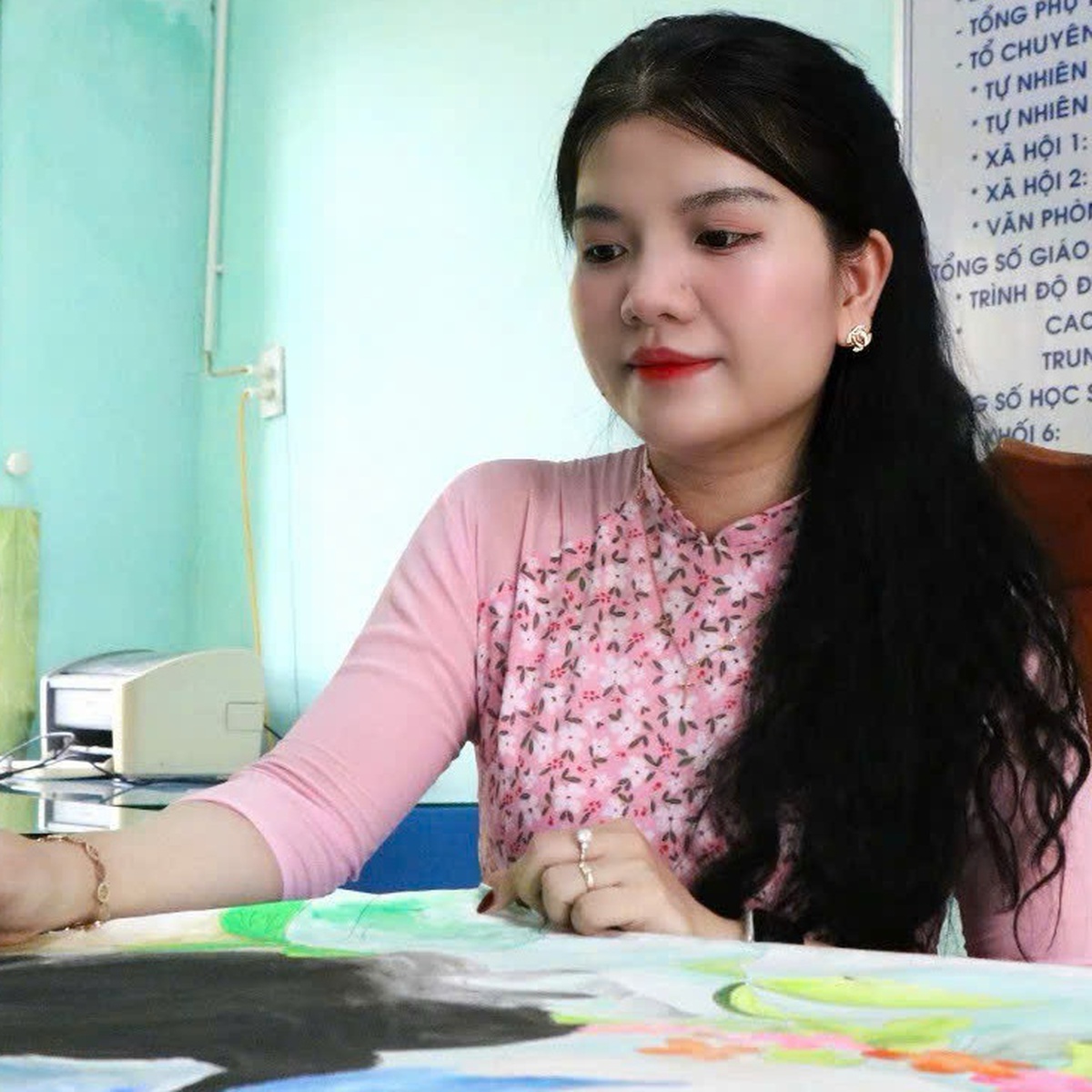 Cô giáo dùng tiếng Anh bảo vệ loài voọc chà vá chân xám quý hiếm