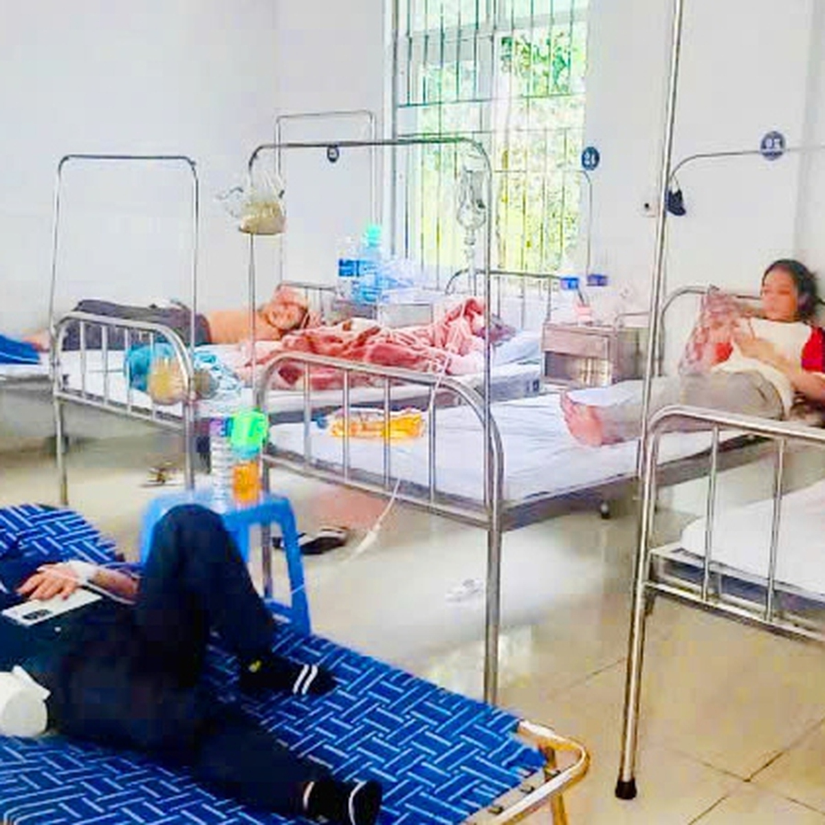 105 người ở Gia Lai nhập viện cấp cứu sau khi ăn bánh mì, có cả 2 cha con chủ tiệm