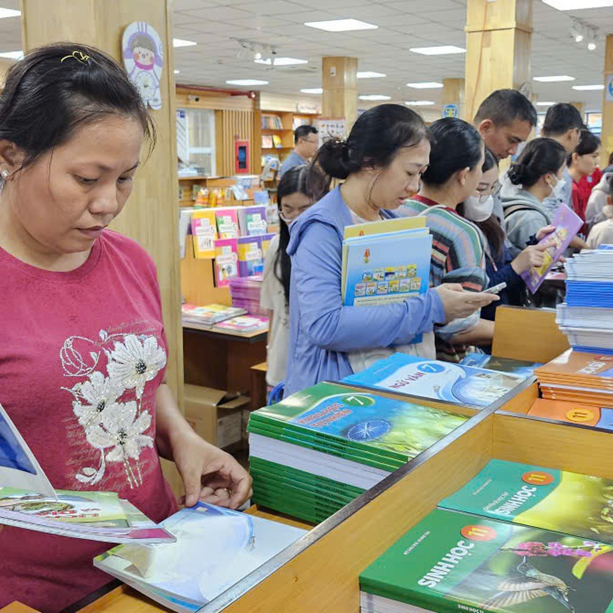 Giao lưu trực tuyến: Cung ứng sách giáo khoa cho năm học mới ra sao?