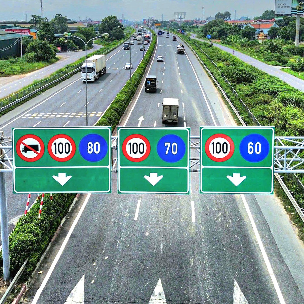 Xử phạt lỗi không giữ khoảng cách trên cao tốc, tài xế cần đi cách nhau bao nhiêu mét?