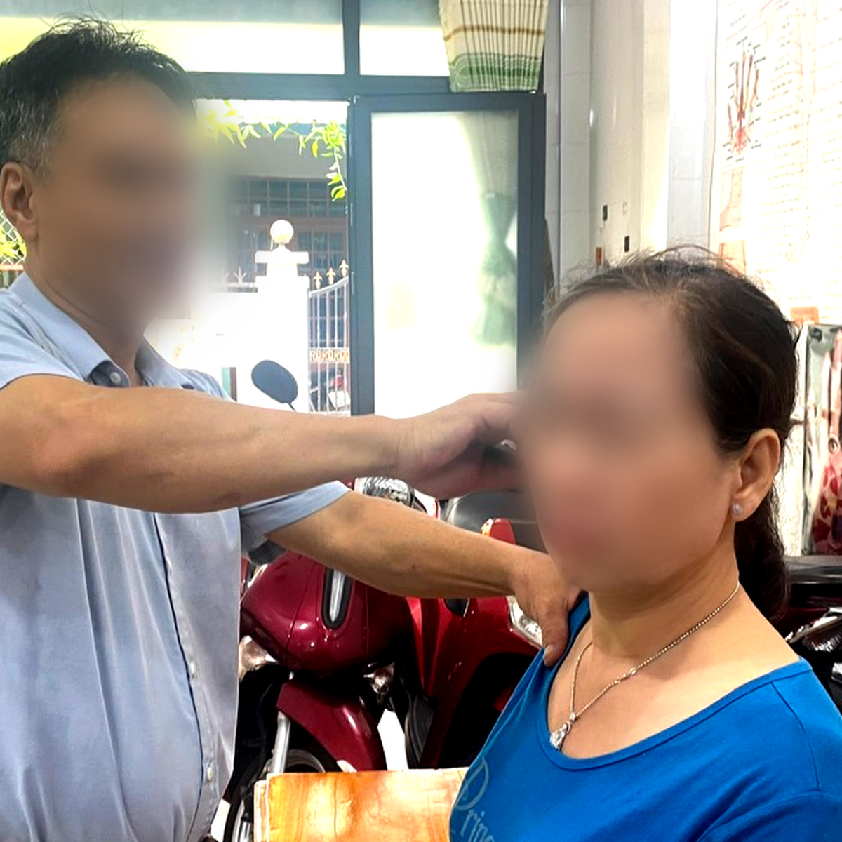 Chữa bệnh như 'Thần y': Khi thầy Đông bấm huyệt